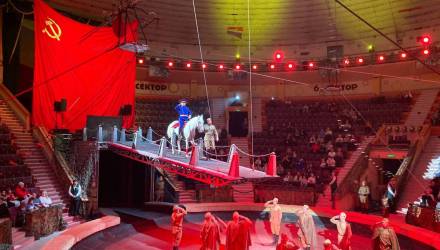 «Парад Великой Победы» в Гомеле: цирковое представление о подвиге народа