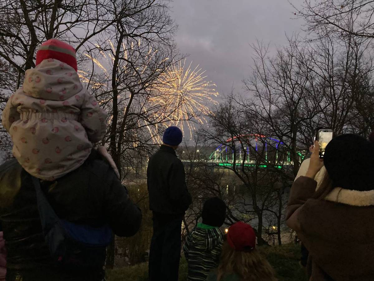 Обновленный пешеходный мост в Гомеле торжественно открыли для горожан