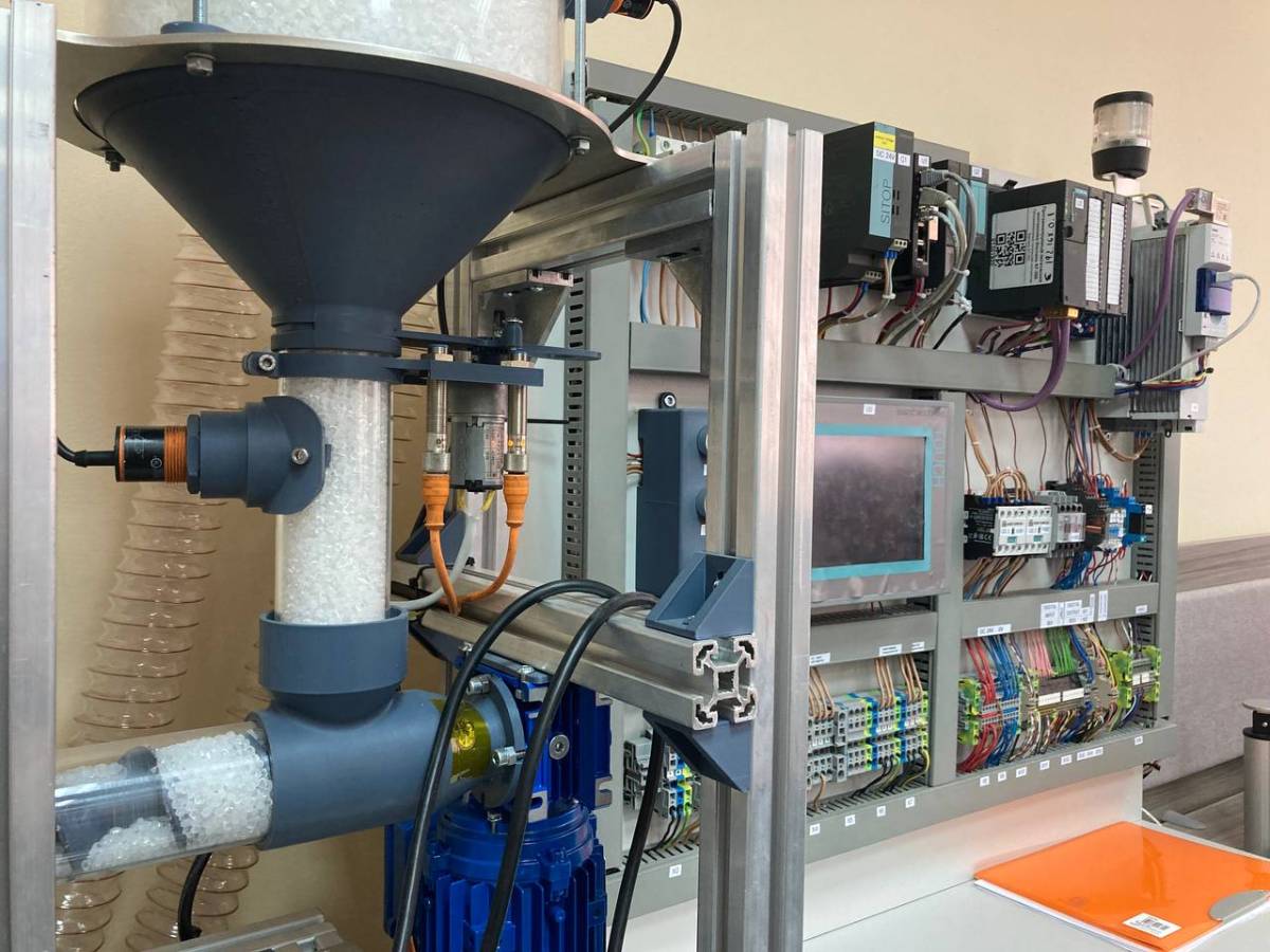 Гомель обучает инженеров: стенд Siemens и работа в Фрешпак Солюшенс