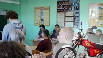 В Гомельской области подростки угнали мопед после пива: выездной суд вынес решение