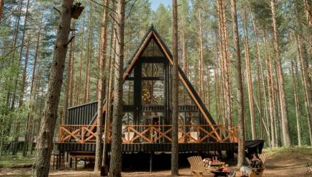 Дом у озера, «сталинка» и A-фрейм. В Беларуси назвали трендовое жилье на сутки