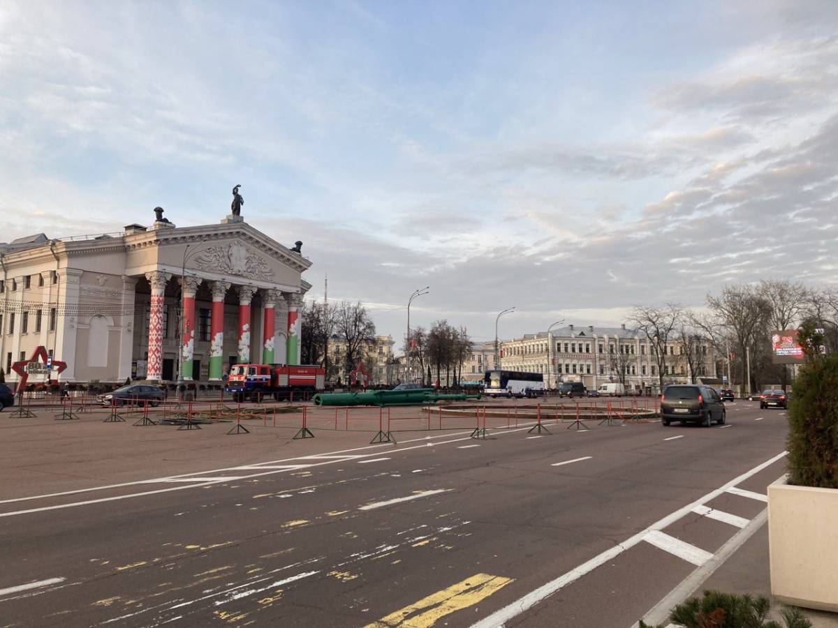 На площади Ленина в Гомеле запретят парковку на время новогодних мероприятий