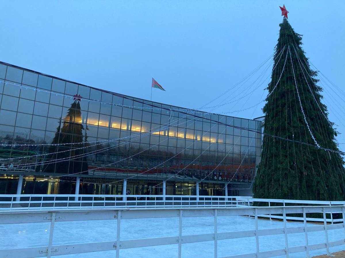 Бесплатный каток под открытым небом в Гомеле