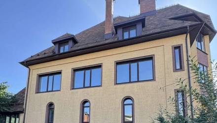 Самое дорогое предложение здесь сейчас — трехэтажный капитальный дом на улице Технологической