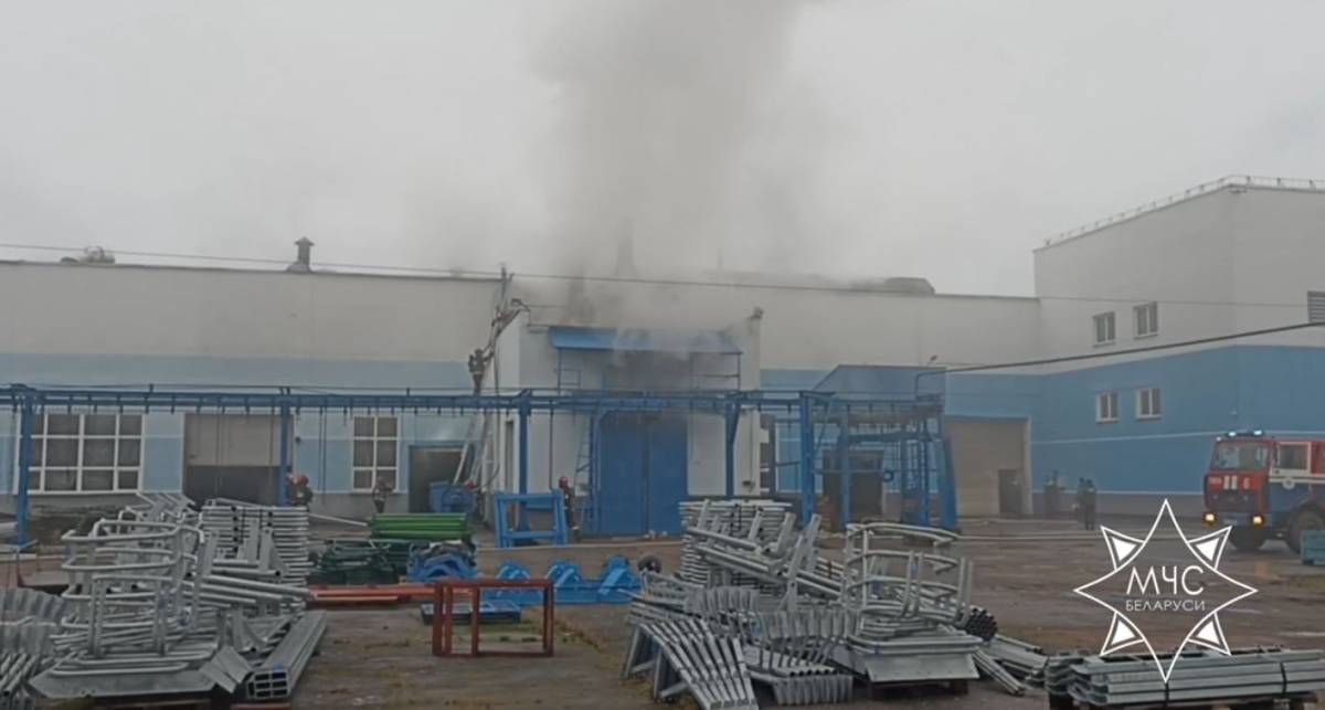 В Гомельском районе ликвидировали пожар на предприятии «Гомельагрокомплект»