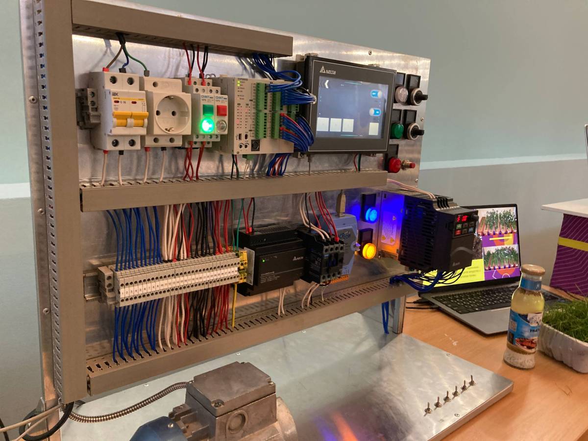 Студент 4 курса разработал стенд для выполнения лабораторных работ с возможностью дистанционного доступа.