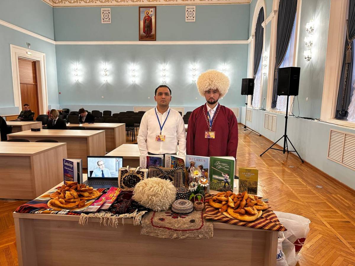 Студенты факультета физики и информационных технологий и филологического факультета представили информационный сайт