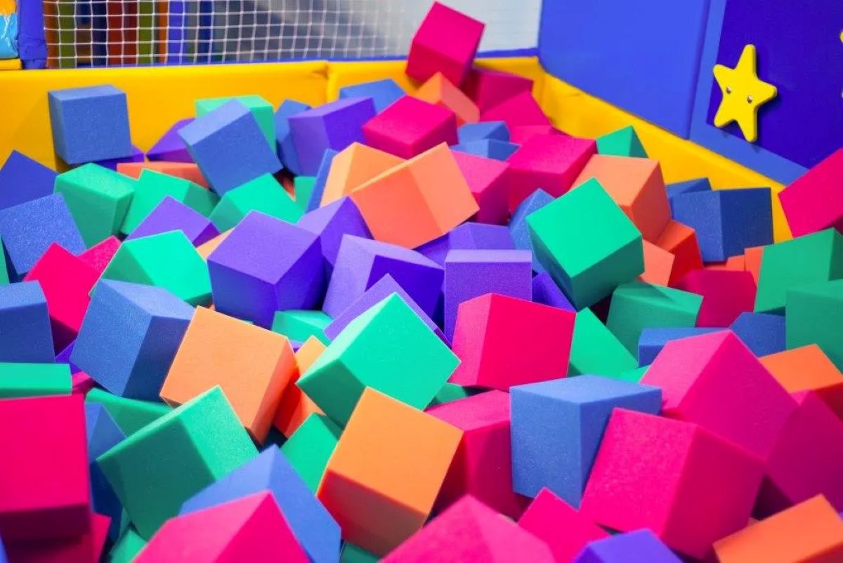 Девочка сломала позвоночник в поролоновой яме в Горках