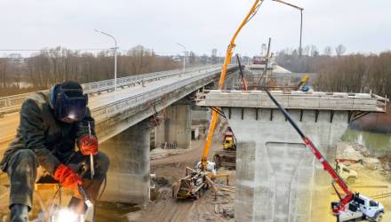 Готовность более 50% - в Ветковском районе продолжают строить мост через Сож