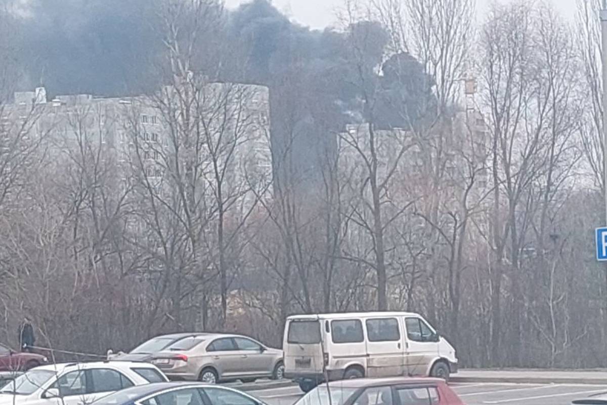 Дым окутал новостройку в районе Шведской Горки в Гомеле