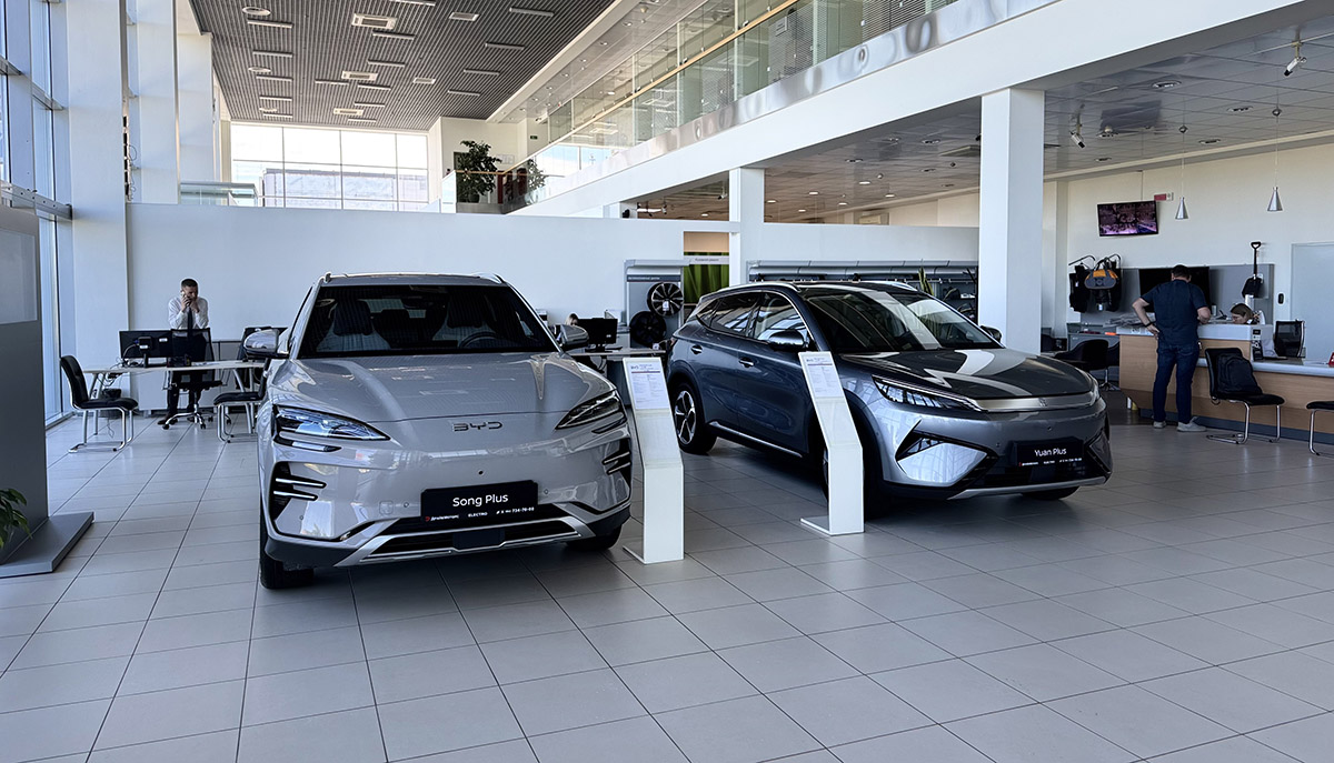 Обе модели идут с трехлетней гарантией и полным пакетом дилерского обслуживания