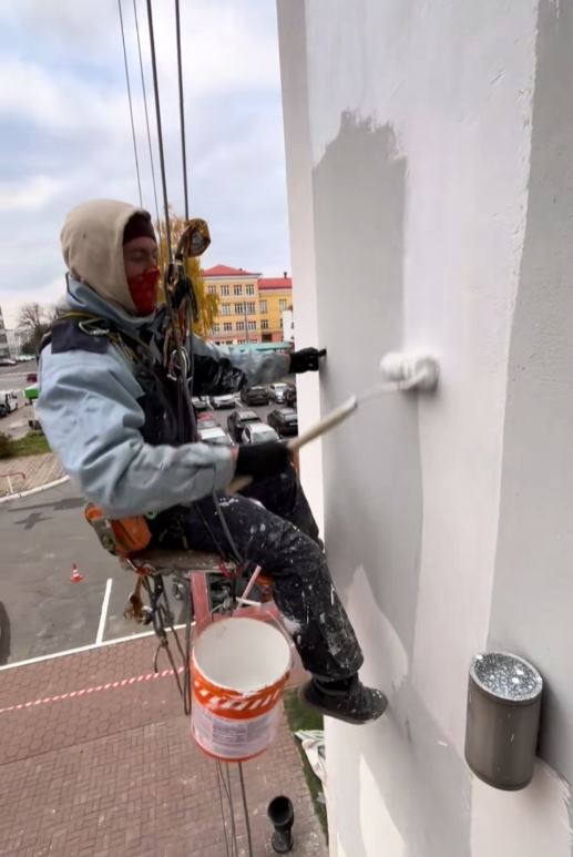 Не только снег: чем ещё занимаются промышленные альпинисты