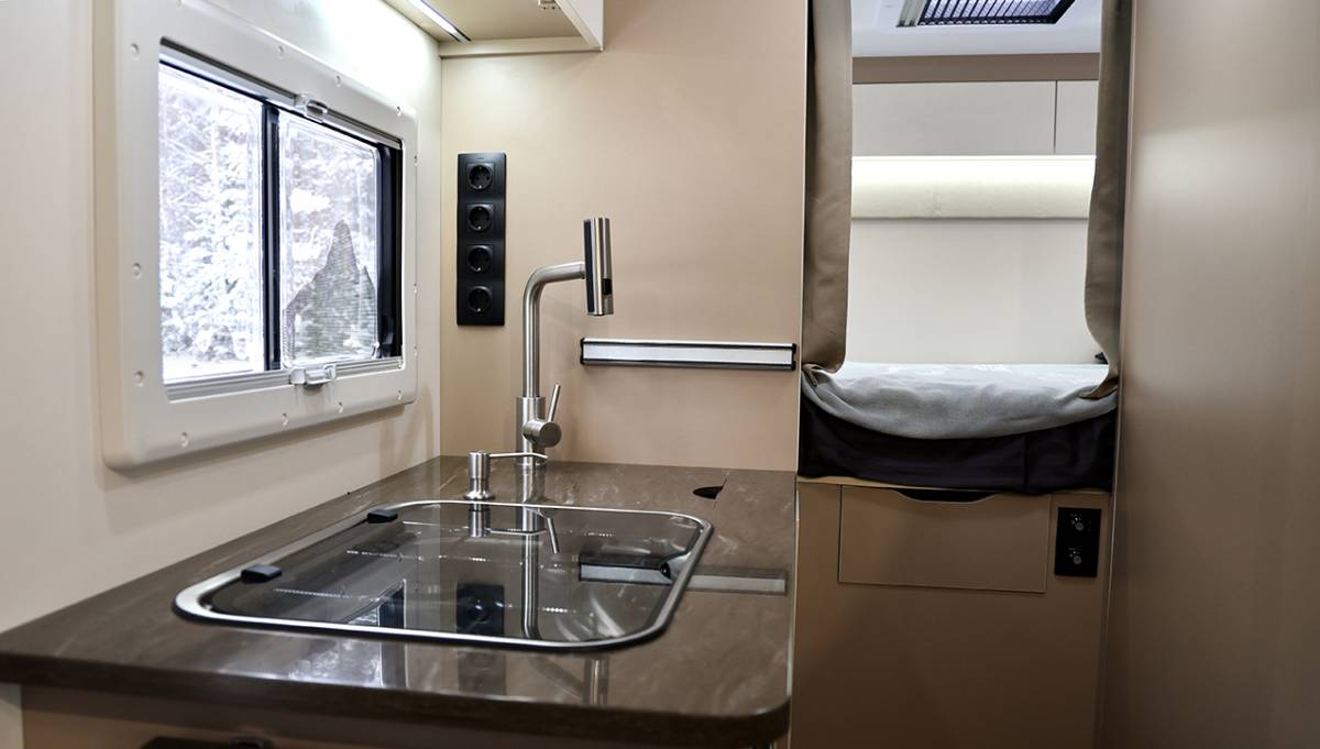 Кухонный блок оборудован