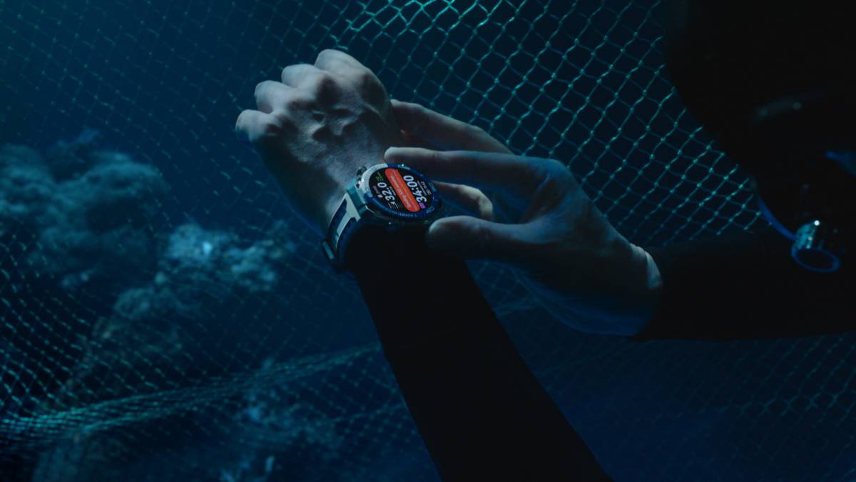 Модель Huawei Watch Ultimate 2 соответствует уровню водонепроницаемости 20 АТМ и отвечает требованиям стандарта EN 13319 для дайвинга.