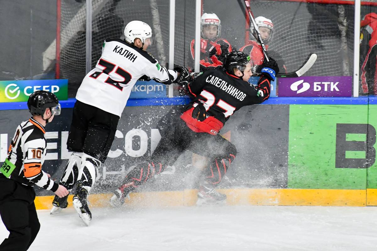 ХК «Гомель» закрыл январь победой, но матч обернулся потерей Стасенко