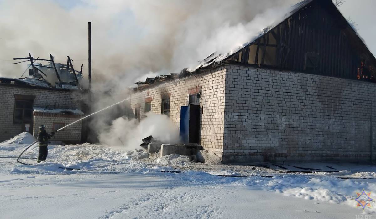 Пожар уничтожил кровлю дома культуры в Калинковичском районе