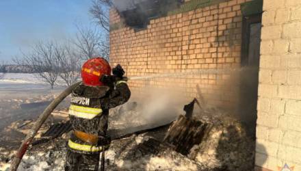 Пожар уничтожил кровлю дома культуры в Калинковичском районе