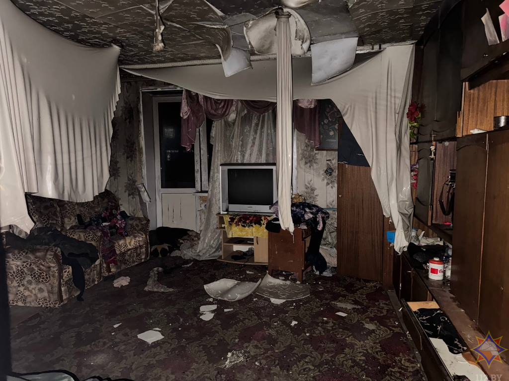 Спустя несколько минут, в 22:55, сообщение о пожаре поступило из агрогородка Заширье