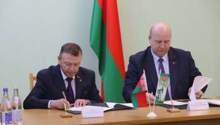 Новую специальность «эксплуатация и обслуживание нефтяных и газовых месторождений» можно будет освоить в Гомельском государственном химико-технологическом колледже. Выпускникам присвоят квалификацию «техник-технолог». Договор о взаимодействии по открытию специальности с учреждением образования подписала компания «Белоруснефть».