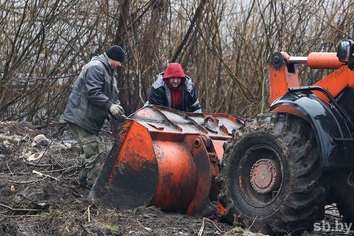 Вторая оградительная дамба возводится для защиты района Старая Волотова Гомеля