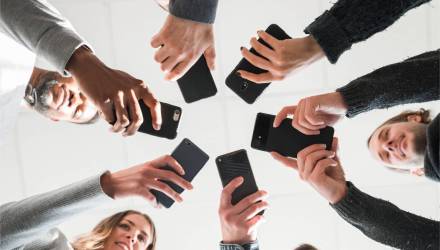 «Мой 2016-й»: какие смартфоны выбирали тогда и сейчас?