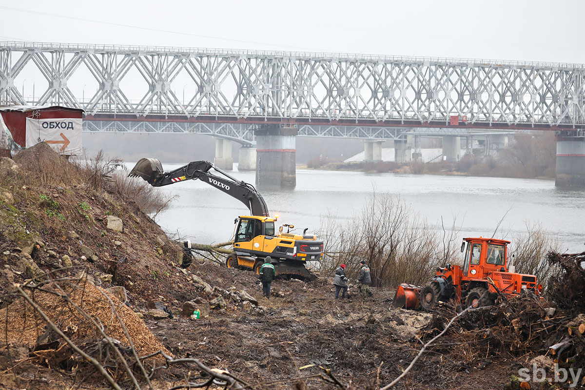 Протяженность дамбы, возводимой в Монастырьке, составит около 1730 метров.