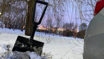 Должны ли автовладельцы Гомеля убирать снег во дворах