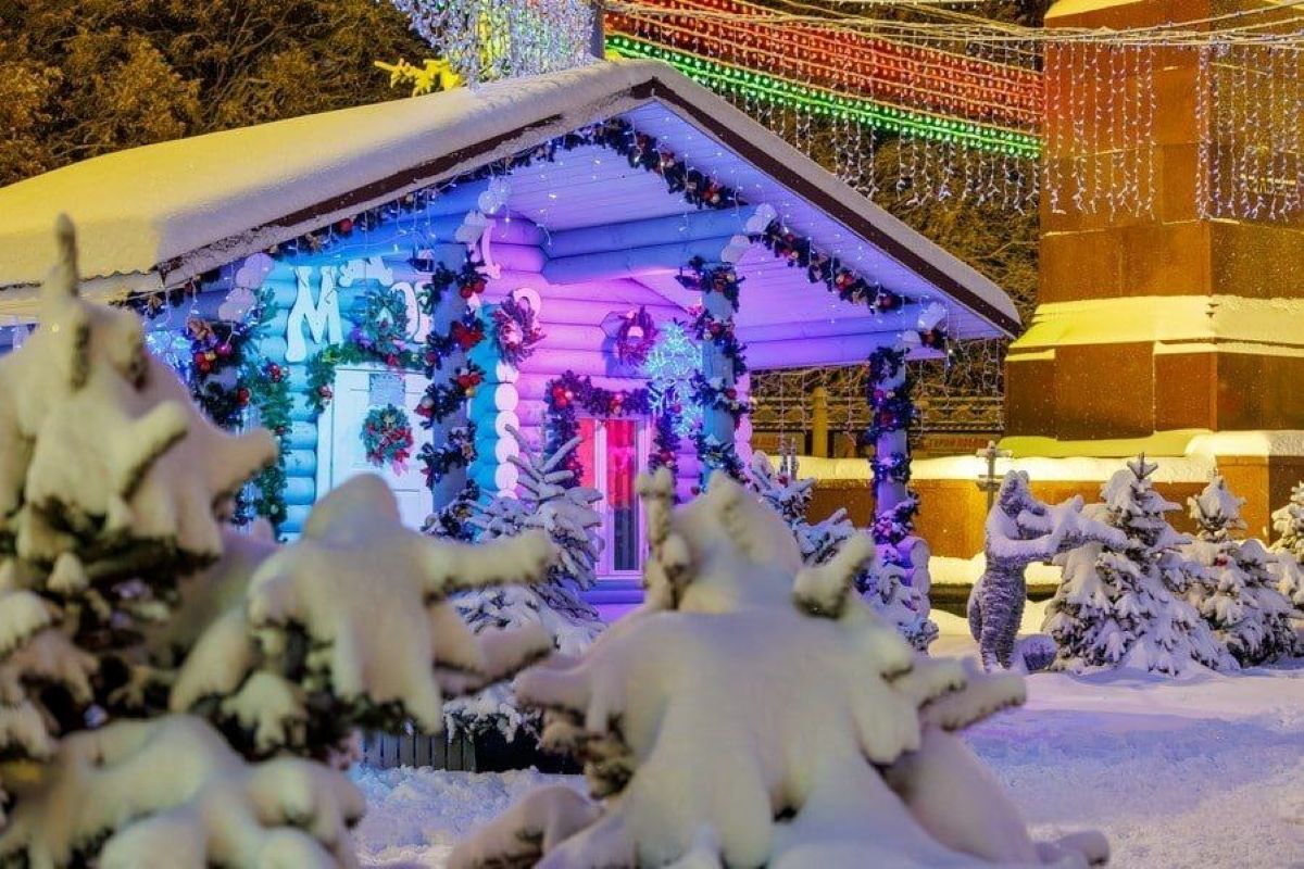 Зимний вечер на главной площади Гомеля собрал семьи