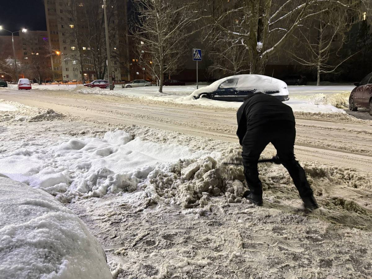 усилиями удалось очистить сразу несколько парковочных мест