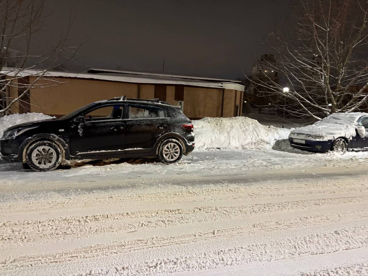 Встречаются и парковки со следами недавней уборки