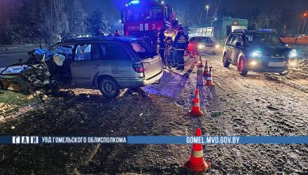 В Гомеле Mazda столкнулась с автобусом, водитель в больнице