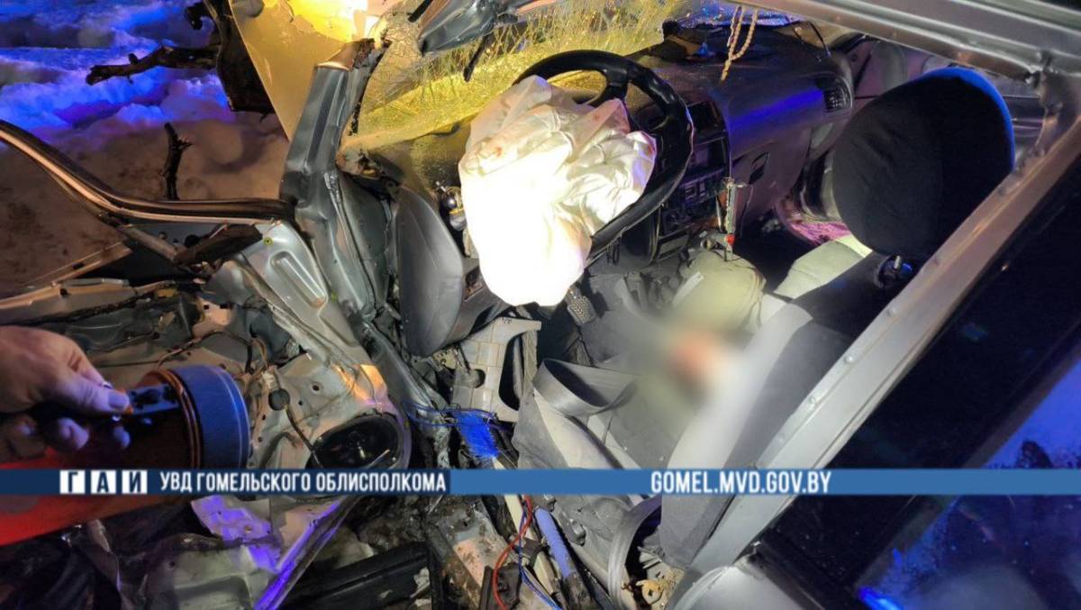 В результате ДТП водитель легкового автомобиля получил травмы и был доставлен в учреждение здравоохранения