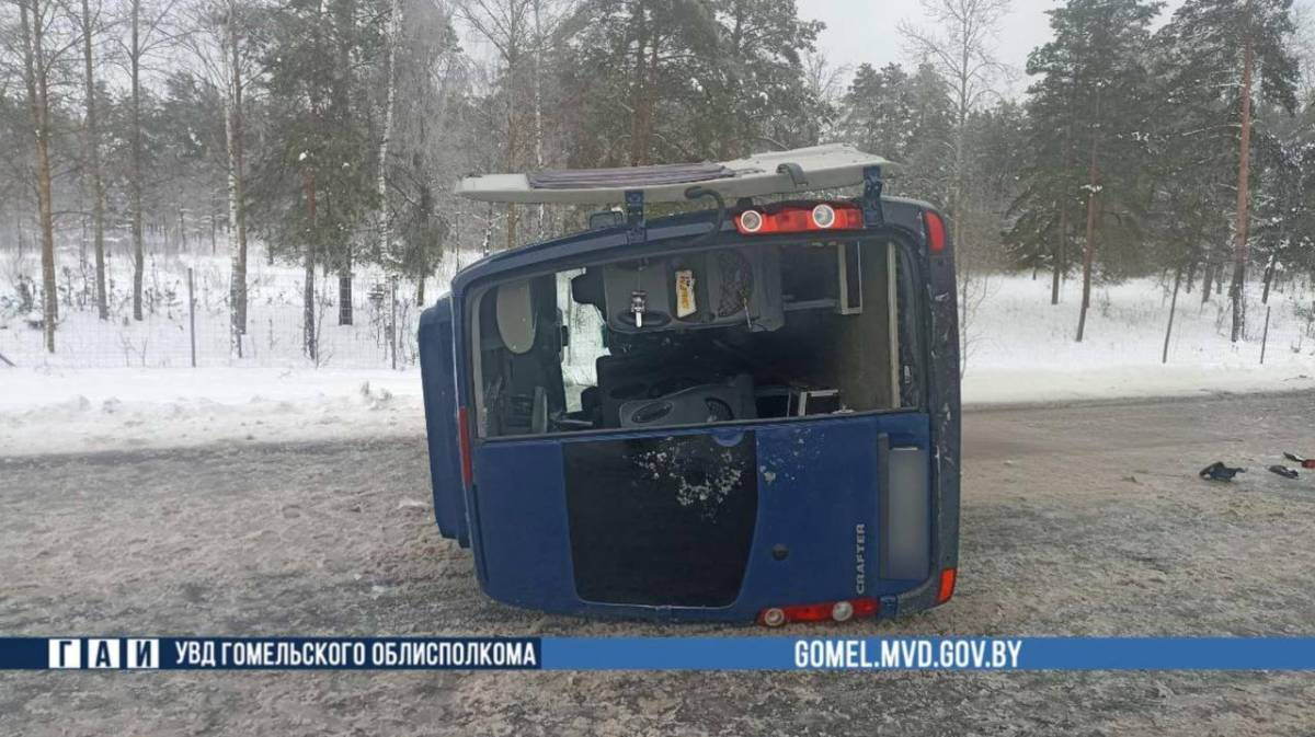 На трассе Минск — Гомель опрокинулся автомобиль: пострадал пассажир