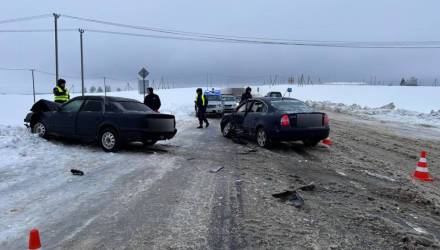 ДТП в Чечерске: водитель не уступил дорогу, пассажирка госпитализирована