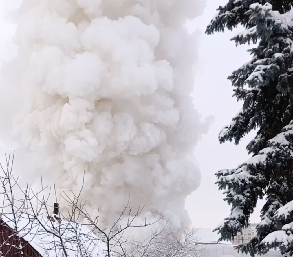 Пожарные подъехали оперативно и смогли сбить открытое пламя