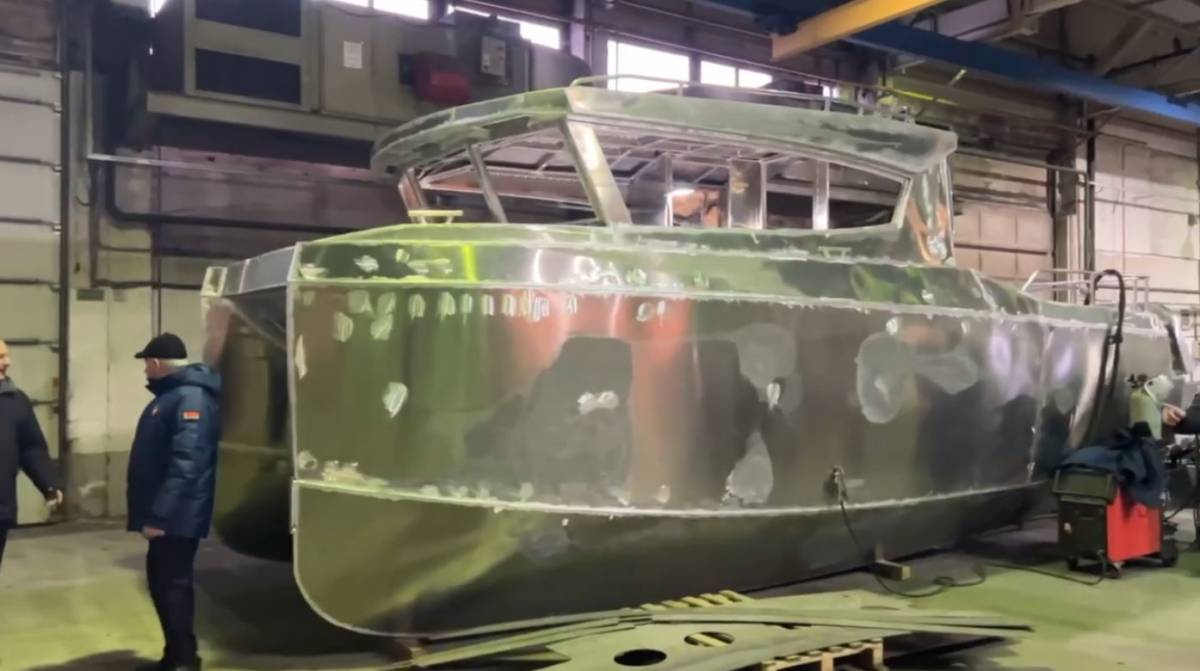 Первый белорусский катамаран готовят к испытаниям на реках Брестской области