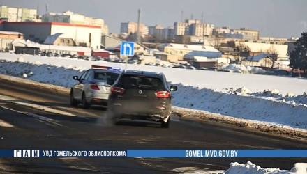 «Бабушке очень плохо»: в Мозыре экипаж ГАИ срочно сопроводил авто к больнице