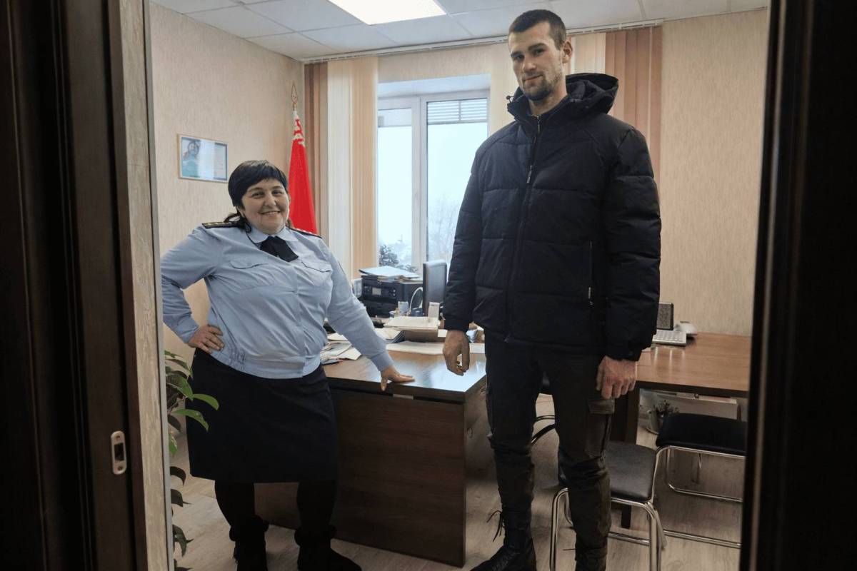 Дотянуться до должника: великан из Хойников оплатил долг