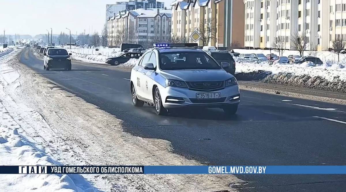 С включёнными спецсигналами инспекторы обеспечили беспрепятственный проезд через город и в кратчайшие сроки доставили женщину в приёмное отделение больницы