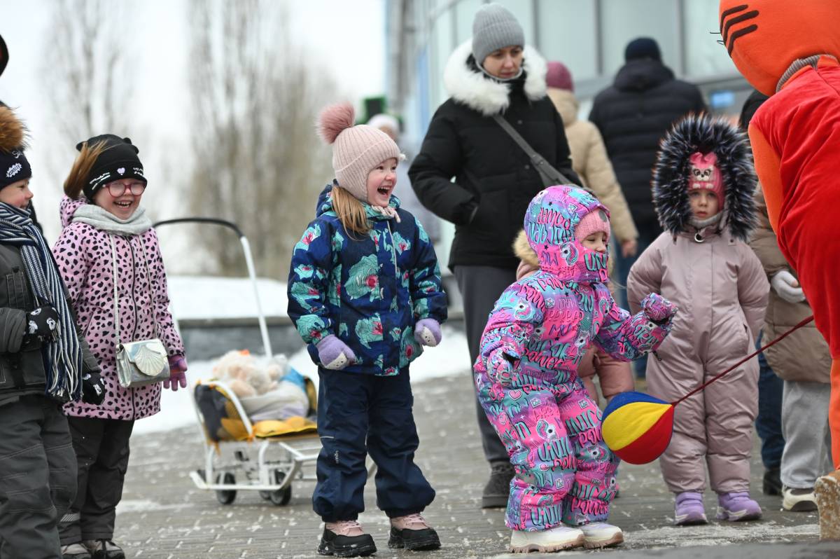 Праздничное настроение создавали ведущий, диджей и аниматоры.