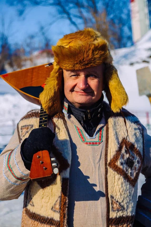 На набережной реки Сож в Гомеле прошли масленичные гуляния балалайка