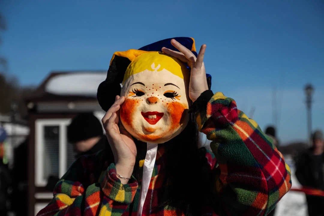 На набережной реки Сож в Гомеле прошли масленичные гуляния - маска