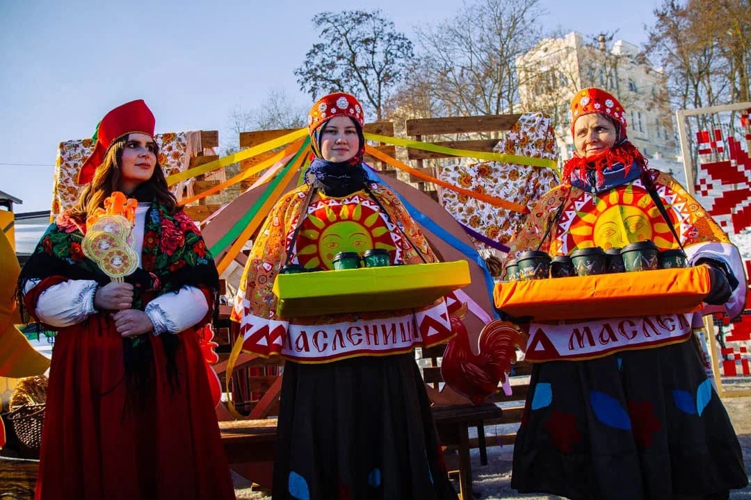 На набережной реки Сож в Гомеле прошли масленичные гуляния - угощения