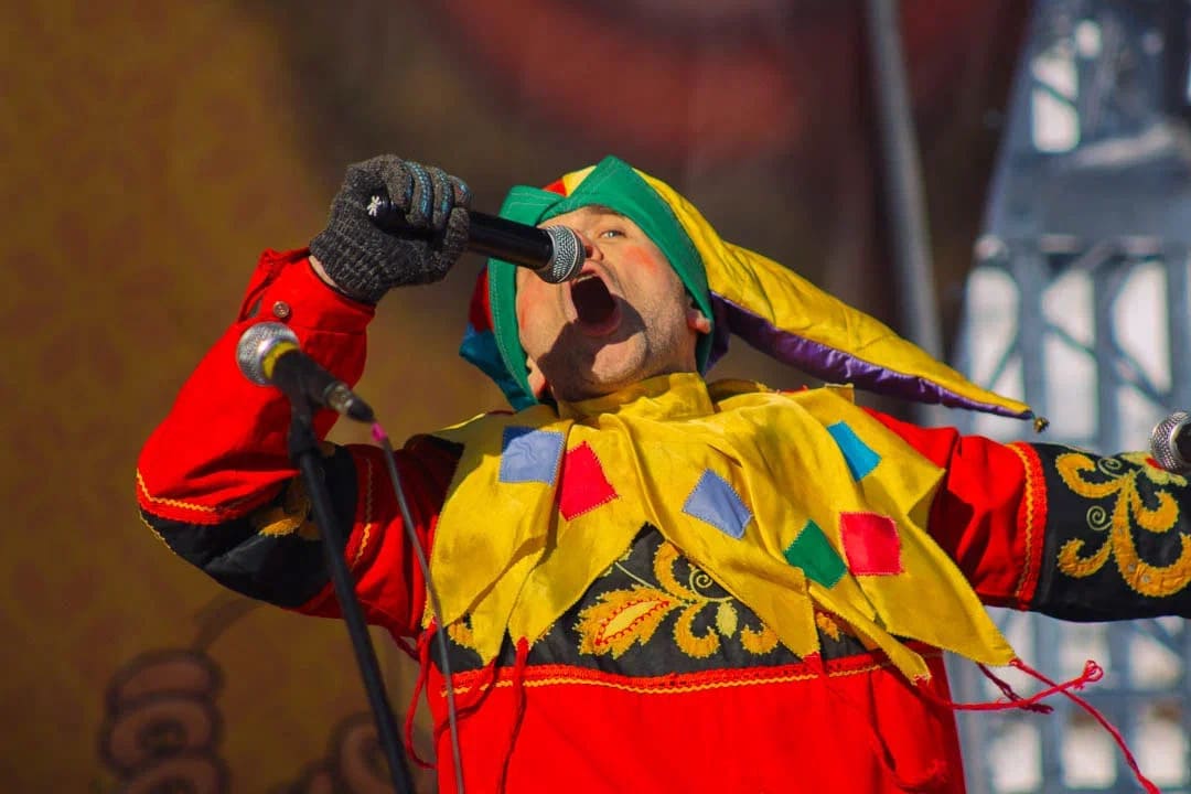 На набережной реки Сож в Гомеле прошли масленичные гуляния - песни