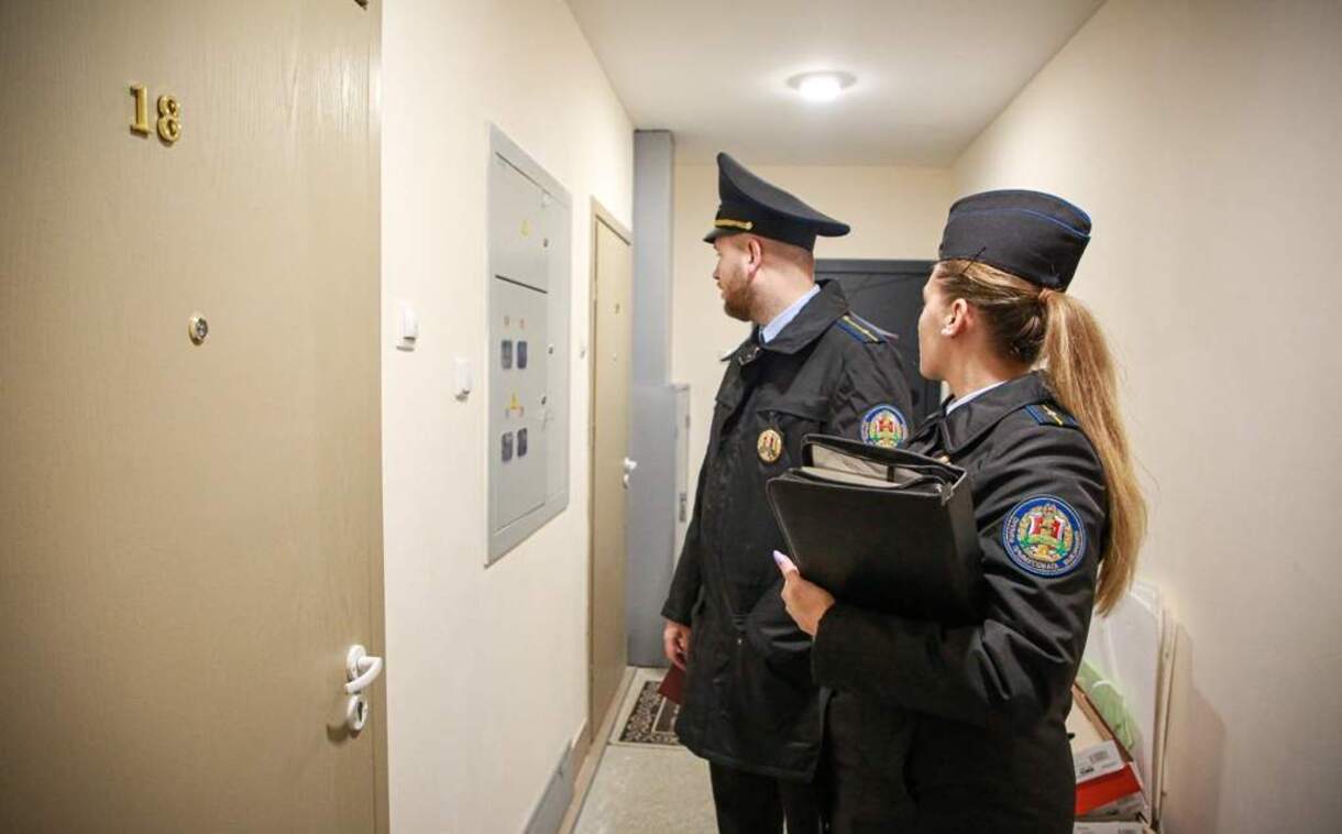 Гомельчанку оштрафовали за неповиновение судебному исполнителю