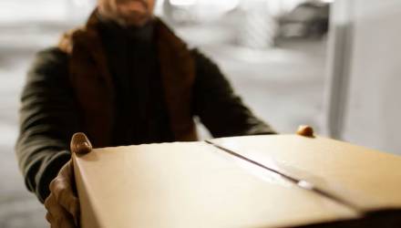 Почему опасно передавать посылки через попутчиков в поезде