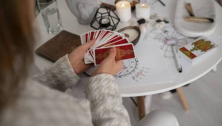 Почти 15 тысяч рублей за Таро: суд Ельского района огласил приговор