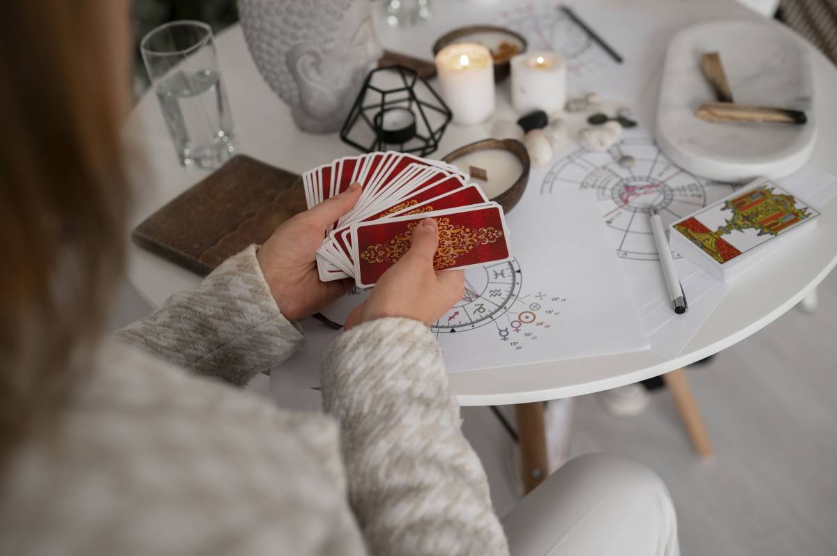 Почти 15 тысяч рублей за Таро: суд Ельского района огласил приговор