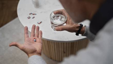 В Гомеле пациент наркодиспансера выносил таблетки и продавал знакомому