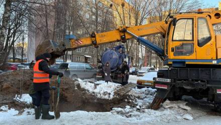 В Гомеле на улице Свиридова из-за порыва трубы отключили холодную воду